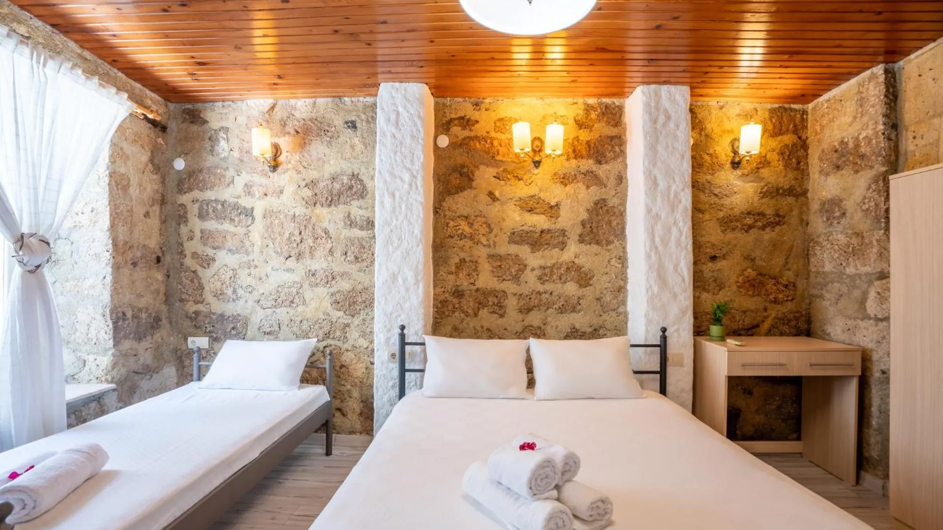 Apartahotel Imerek Tas Ev Otel Alaçatı
